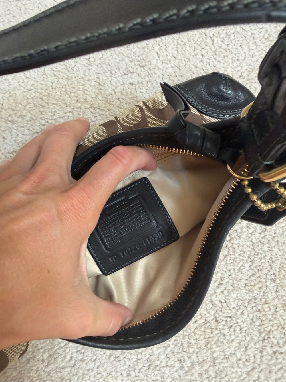 Authentic Coach signature collection purse - Picture 10 of 11